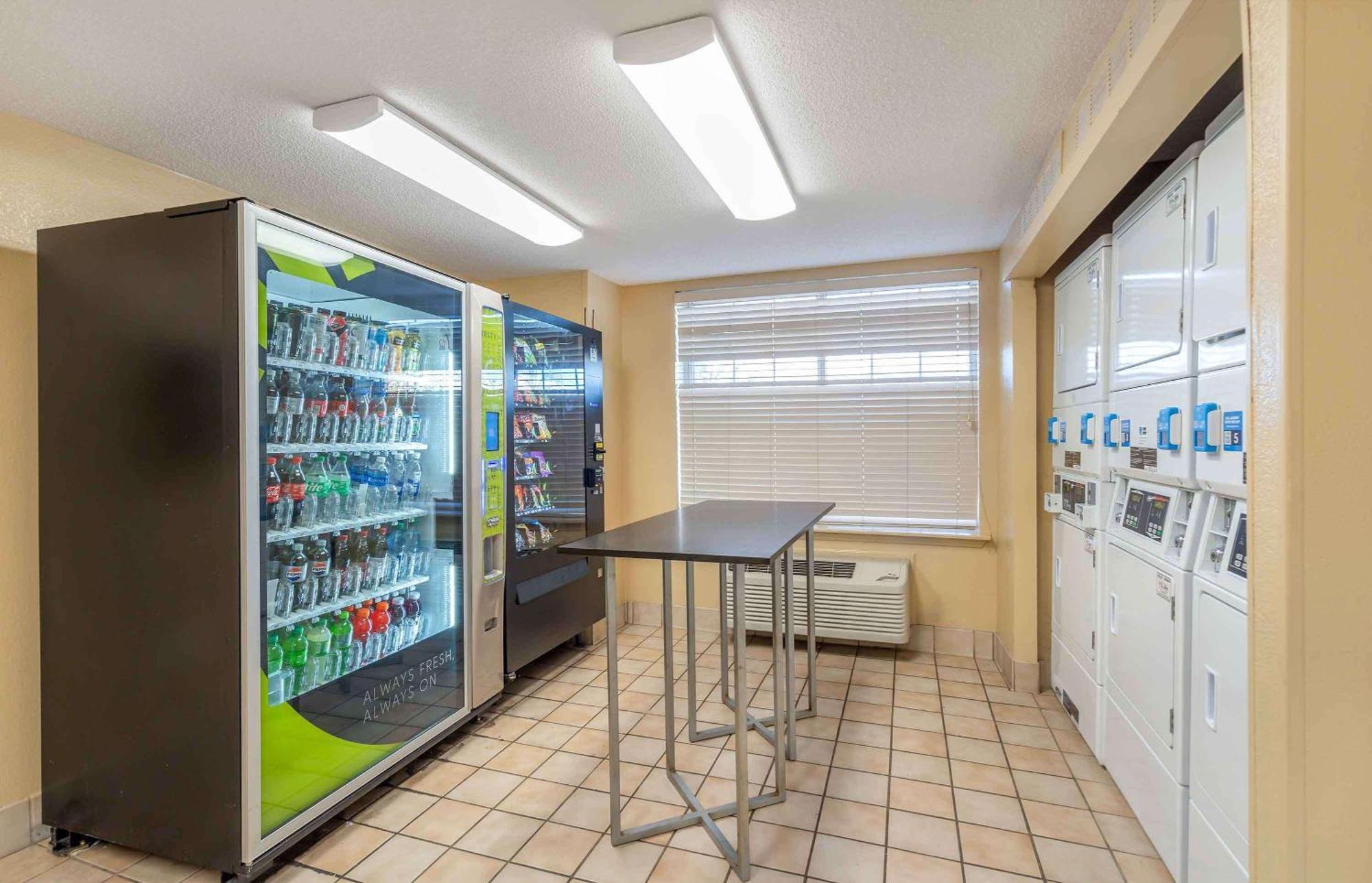 Extended Stay America Select Suites - Chicago - Lombard - Oakbrook Oakbrook Terrace Eksteriør billede